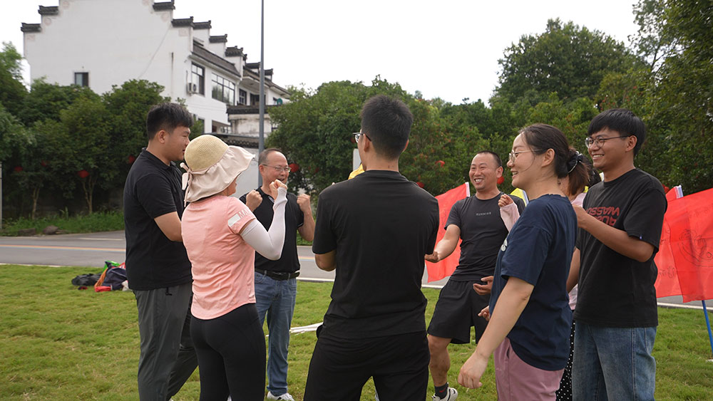 激情熔煉團隊 凝聚成就夢想——屯溪區(qū)國投集團開展黨建帶團建主題活動